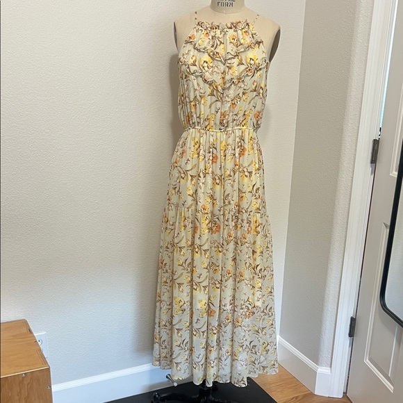 Chic Floral Maxi Dress in Yellow and Cream - Picture 1 of 6